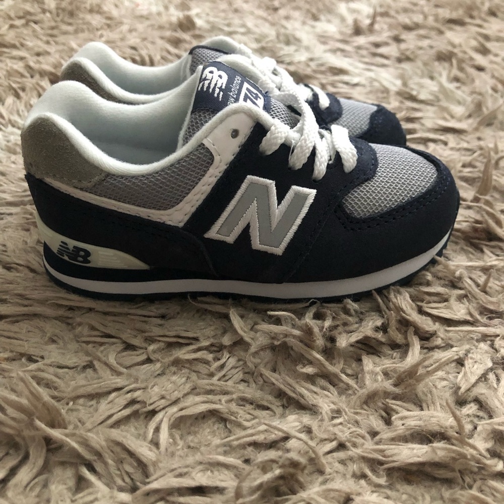 Toddler Navy New Balance shoes size 7 (New without tags)